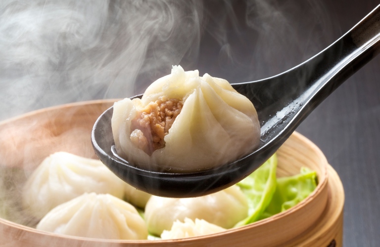 異国の雰囲気の中でアジア料理のディナーをご用意 | 三軒茶屋の中華なら三茶 ジャッキー小籠包 三軒茶屋